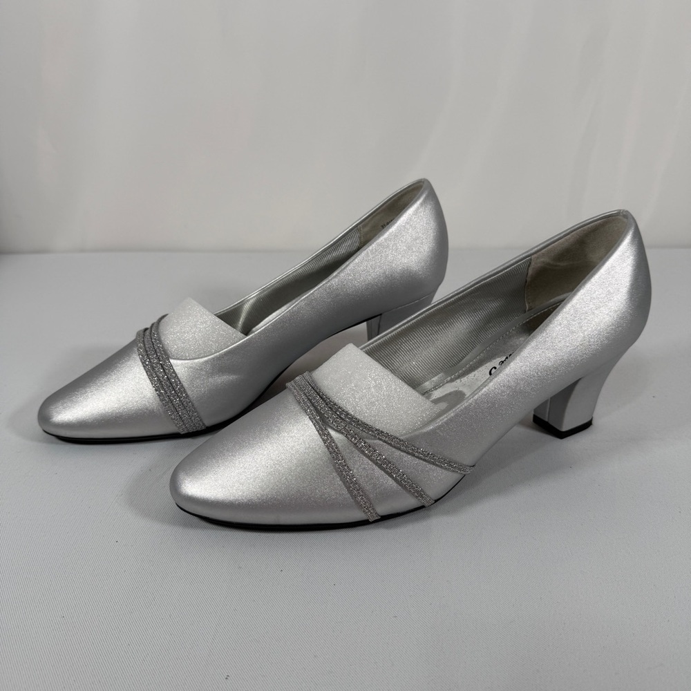 Easy Street Shimmering Silver Heels, size 11 WW, NWOT